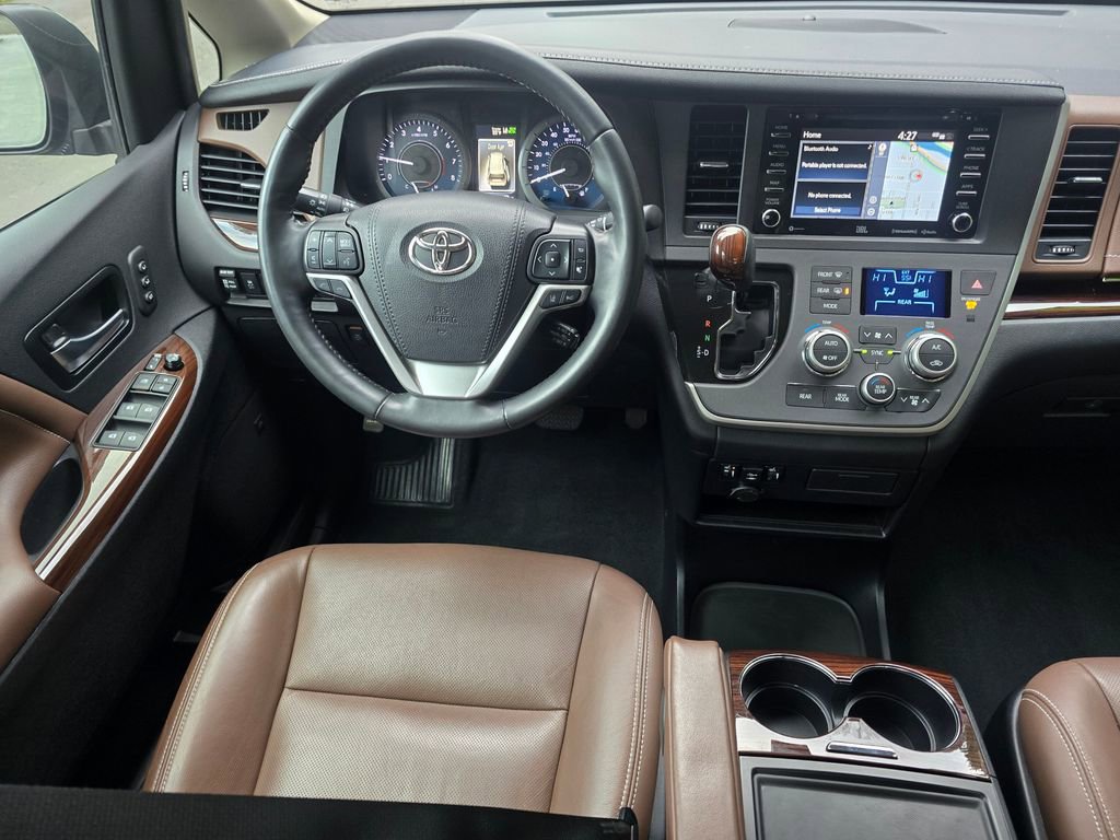 Used 2020 Toyota Sienna Limited image 18