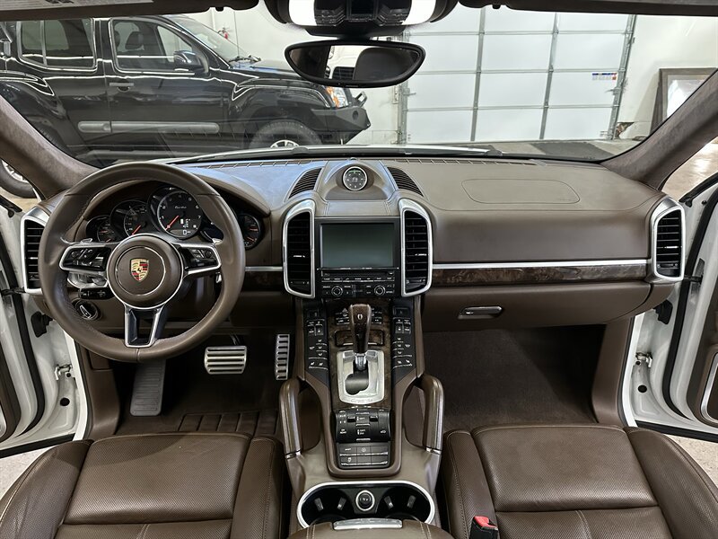 Used 2015 Porsche Cayenne Turbo w/ Premium Plus Package AWD/4WD image 16