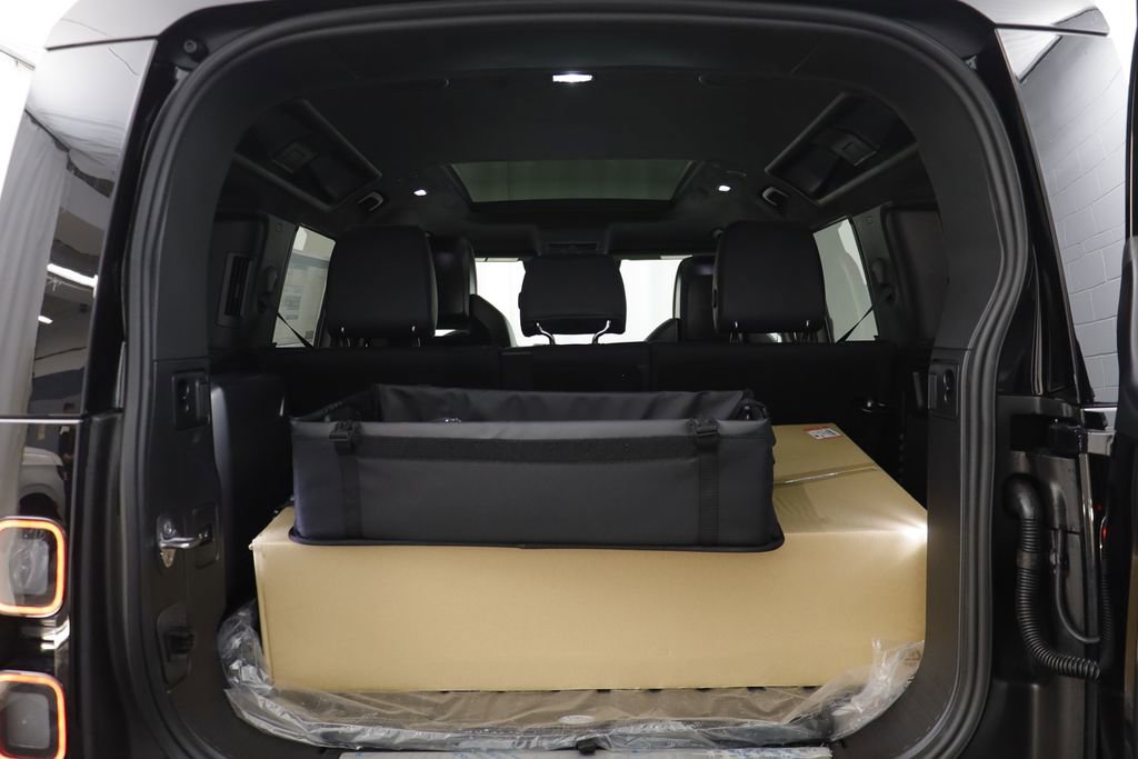 New 2026 Land Rover Defender 110 OCTA AWD/4WD image 22