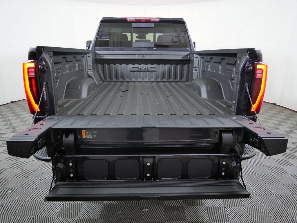 New 2026 GMC Sierra 3500 SLT w/ SLT Premium Package AWD/4WD image 4