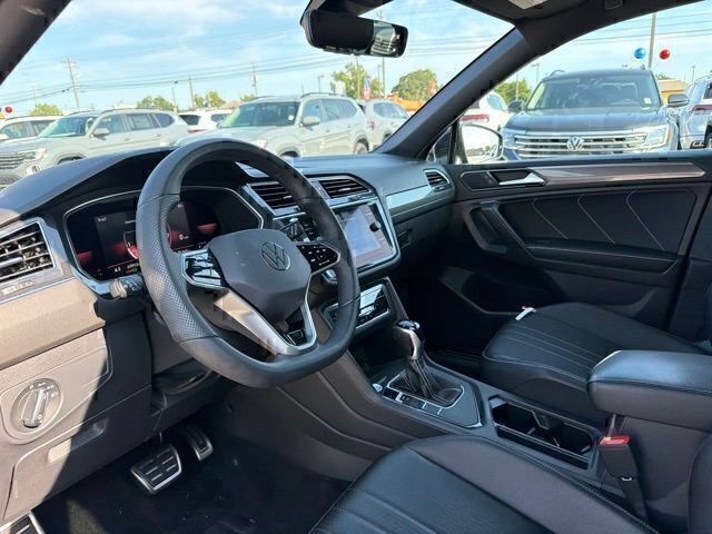 Used 2022 Volkswagen Tiguan SE R-Line FWD image 11