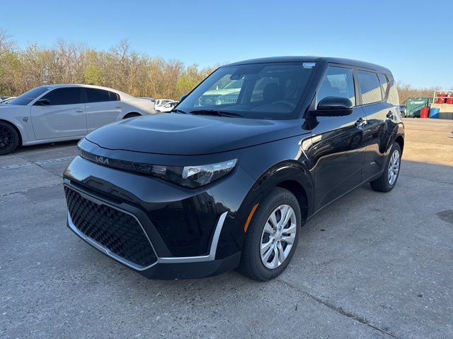 Used 2025 Kia Soul LX image 3