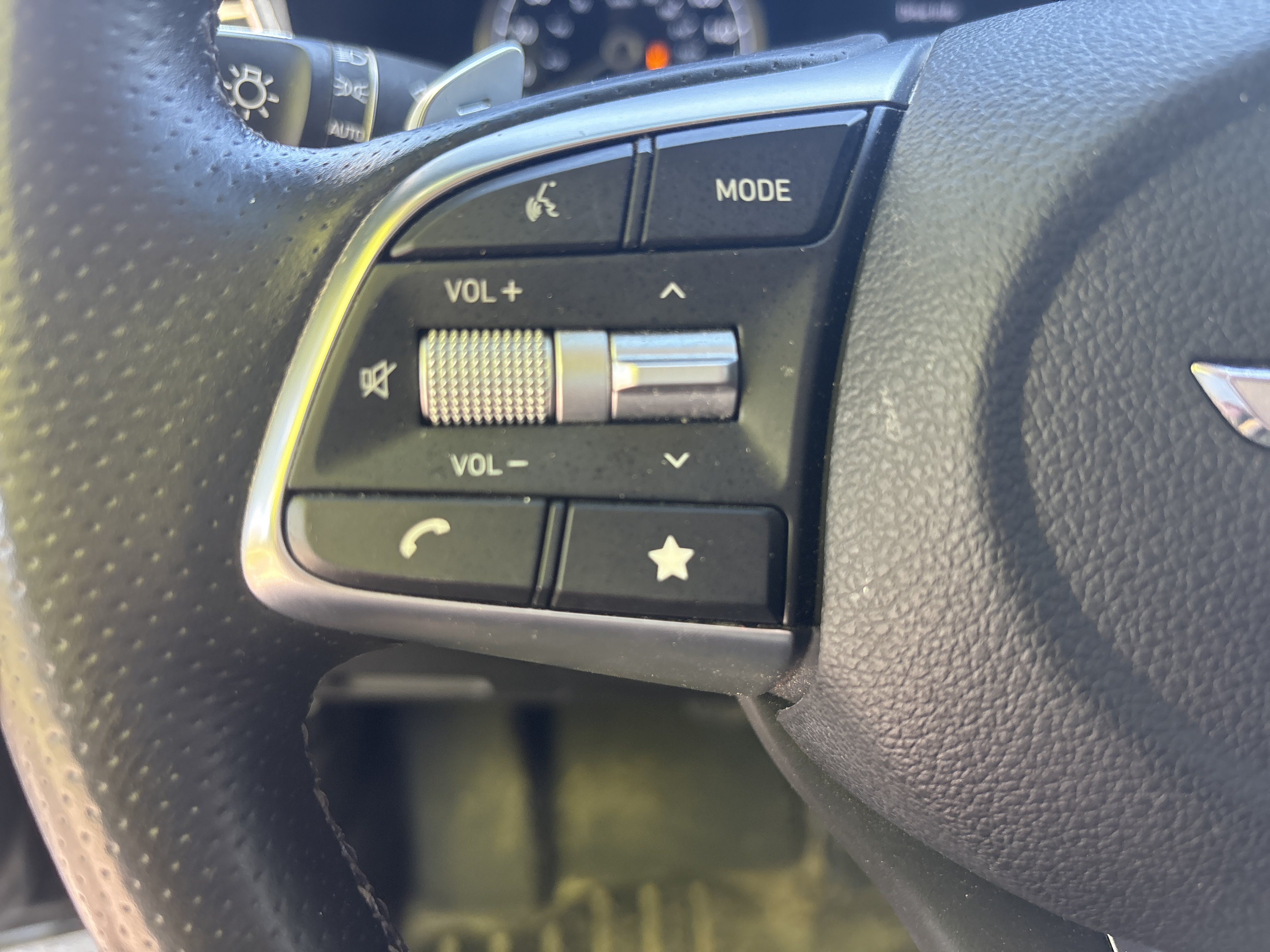 Used 2023 Genesis G70 2.0T AWD/4WD image 19