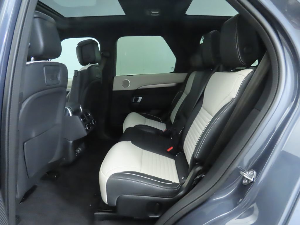Used 2024 Land Rover Discovery Dynamic SE image 22