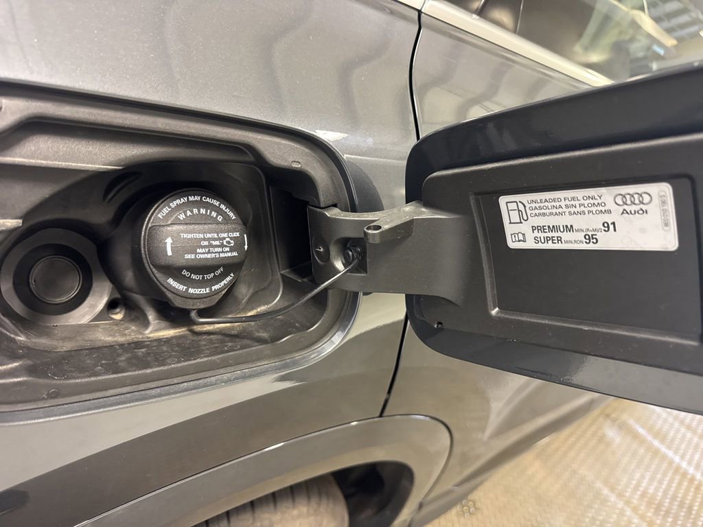 Used 2025 Audi Q5 Premium w/ Convenience Package image 37
