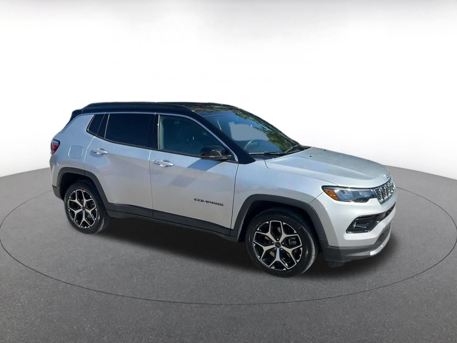 Used 2025 Jeep Compass Limited AWD/4WD image 2