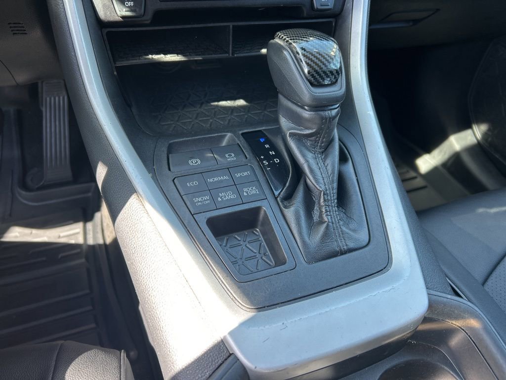 Used 2020 Toyota RAV4 XLE image 10