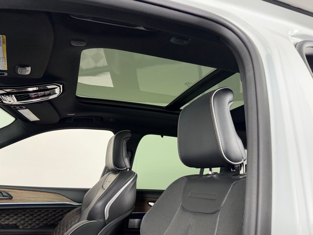 Used 2023 Jeep Grand Cherokee Summit w/ Advanced Protech Group IV AWD/4WD image 27
