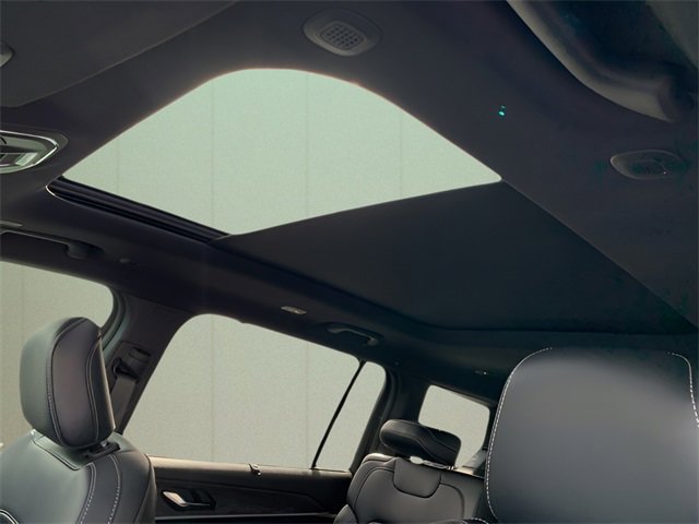 New 2025 Jeep Grand Cherokee L Limited w/ Luxury Tech Group II image 31