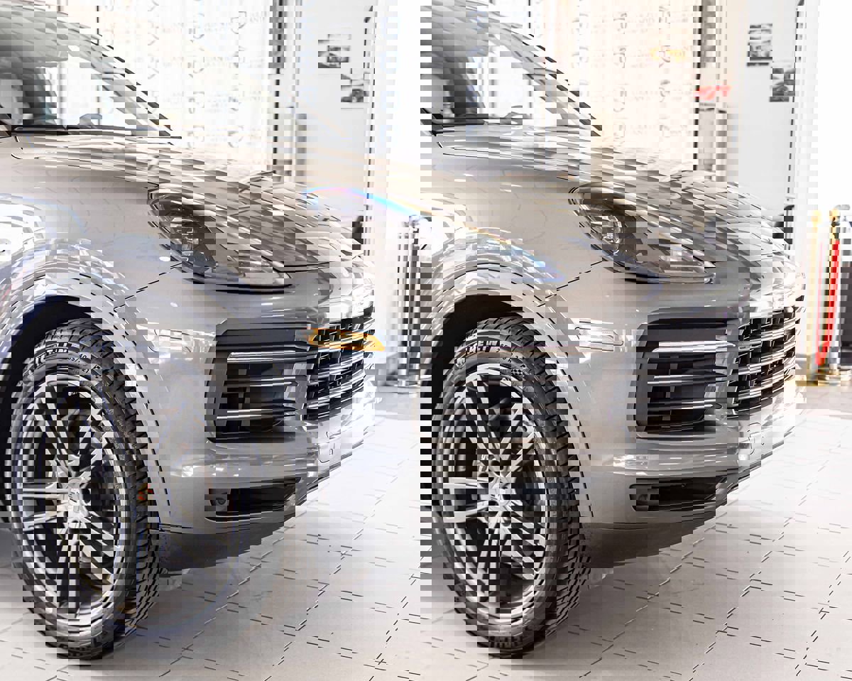 Used 2021 Porsche Cayenne E-Hybrid image 3