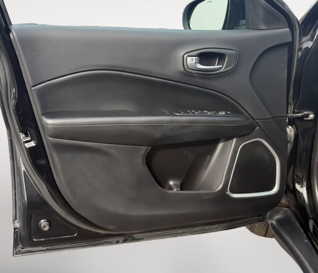 Used 2021 Jeep Compass Latitude image 13