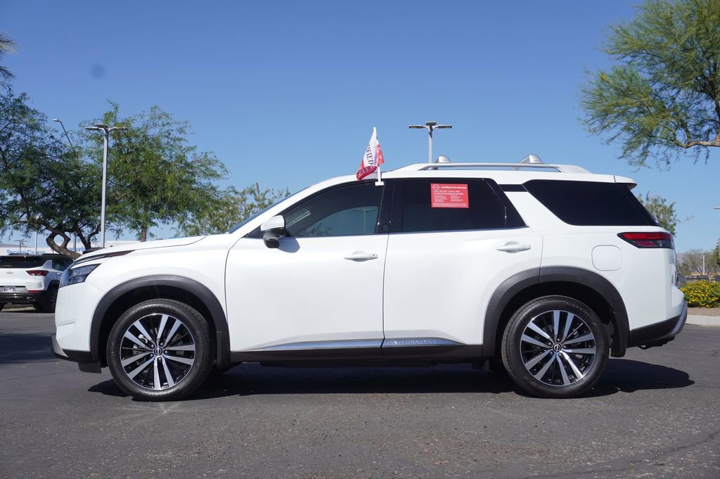 Certified 2025 Nissan Pathfinder Platinum AWD/4WD image 2