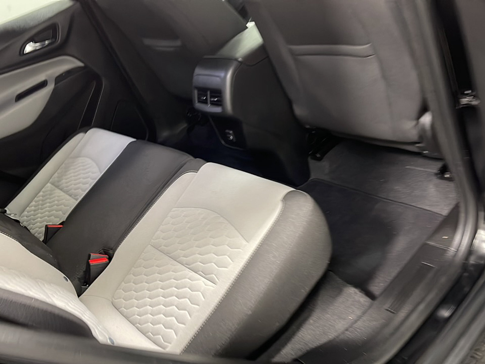 Used 2020 Chevrolet Equinox LS w/ LS Convenience Package FWD image 16