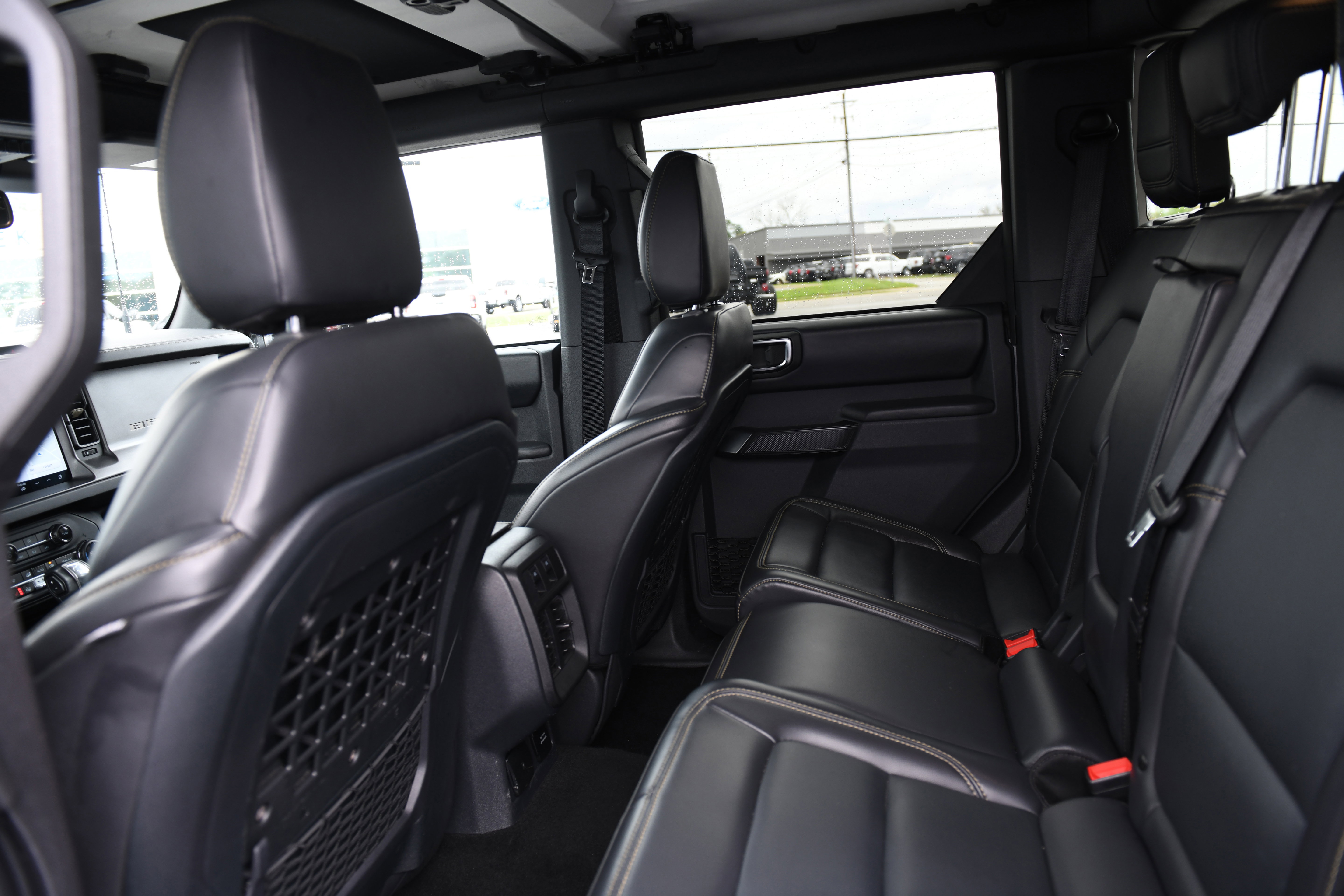 Used 2025 Ford Bronco Badlands image 16