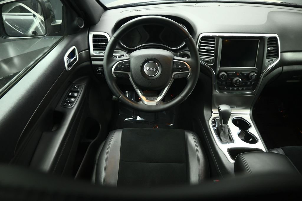 Used 2018 Jeep Grand Cherokee Altitude AWD/4WD image 5