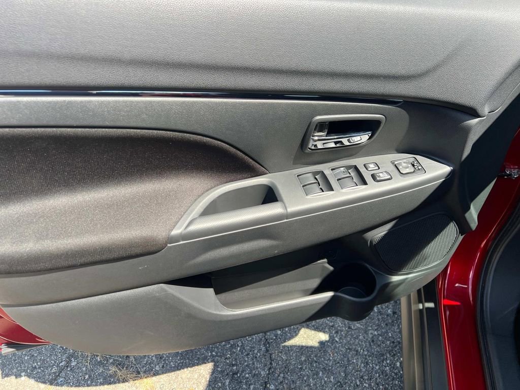 Used 2025 Mitsubishi Outlander Sport SE AWD/4WD image 12