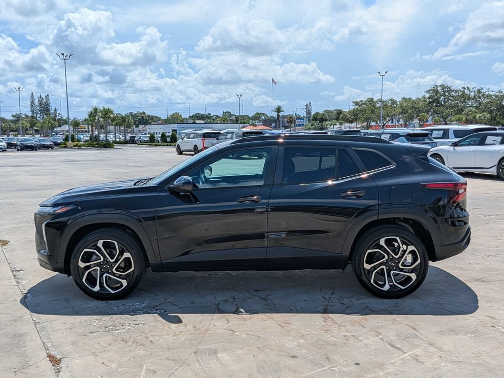 Used 2024 Chevrolet Trax RS w/ Sunroof Package FWD image 5