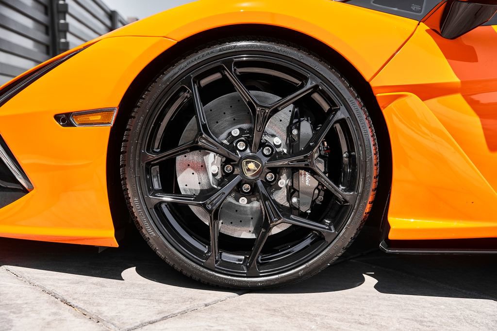 Used 2024 Lamborghini Revuelto AWD/4WD image 3