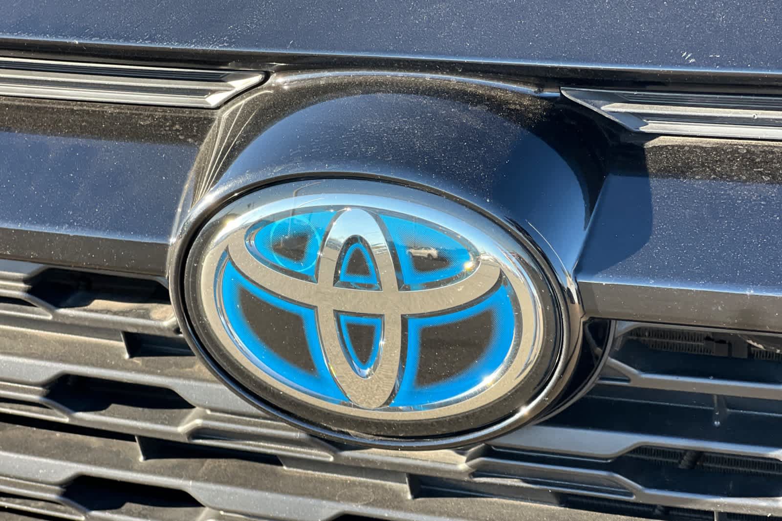 Used 2023 Toyota RAV4 LE AWD/4WD image 16