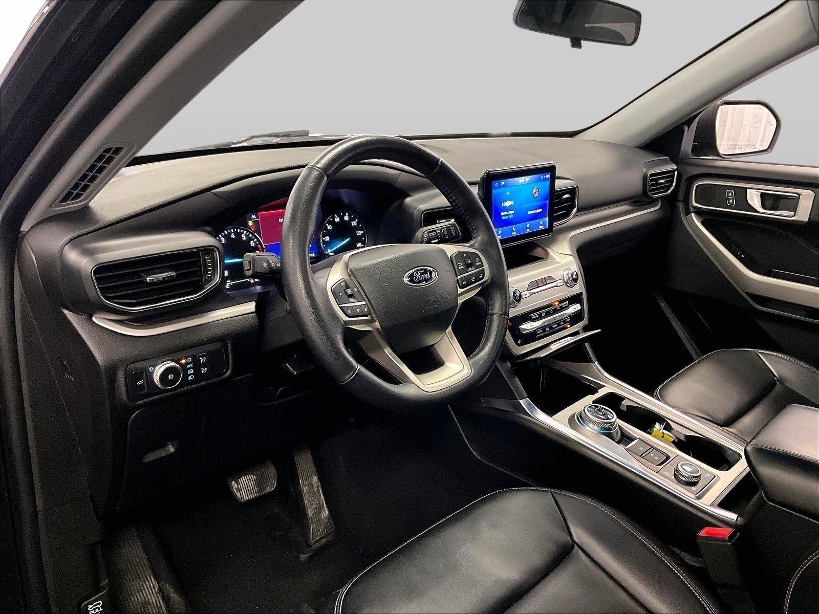 Used 2022 Ford Explorer XLT w/ Equipment Group 202A image 12