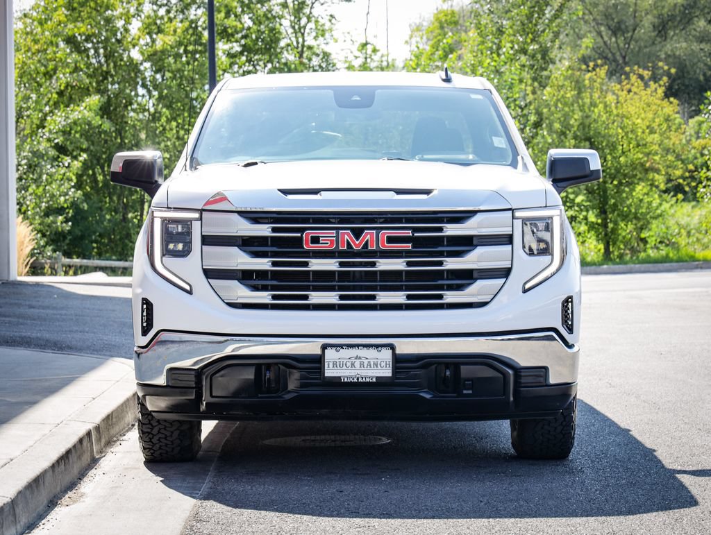 Used 2024 GMC Sierra 1500 SLE w/ X31 Off-Road Package AWD/4WD image 9