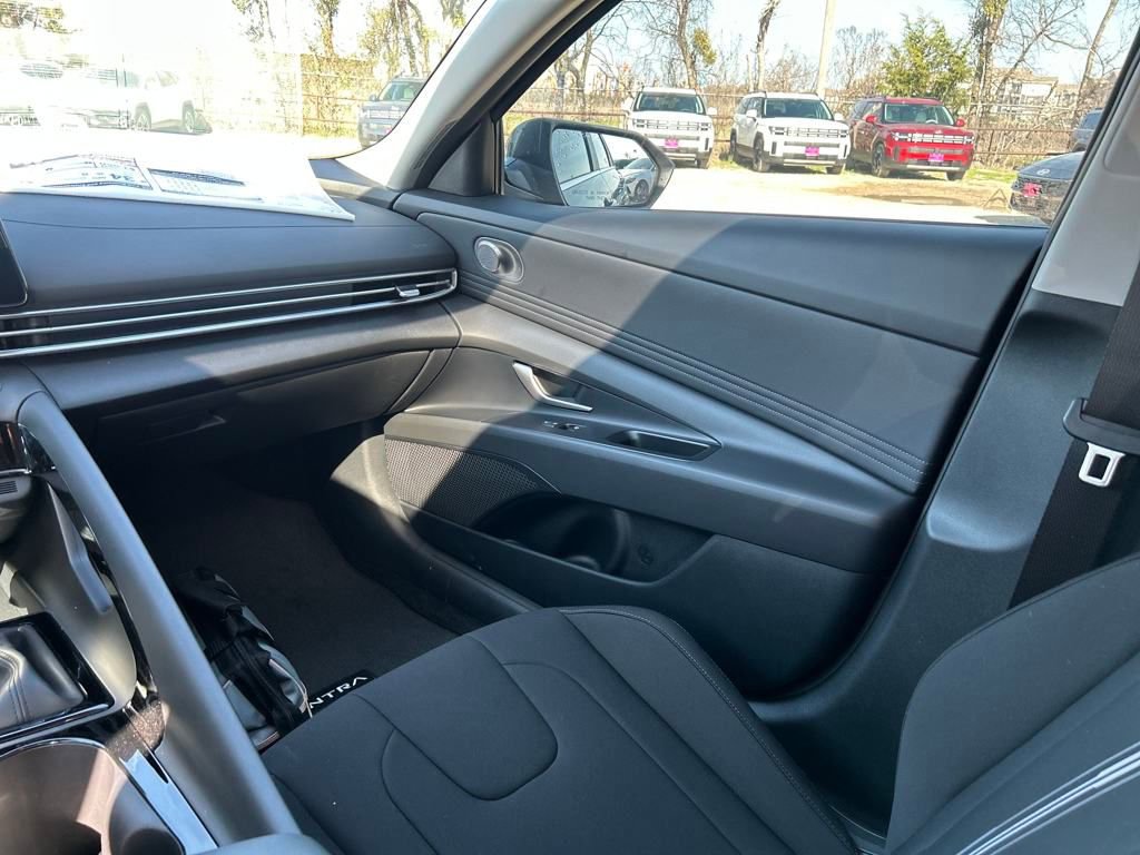 Used 2025 Hyundai Elantra SEL w/ Cargo Package image 19