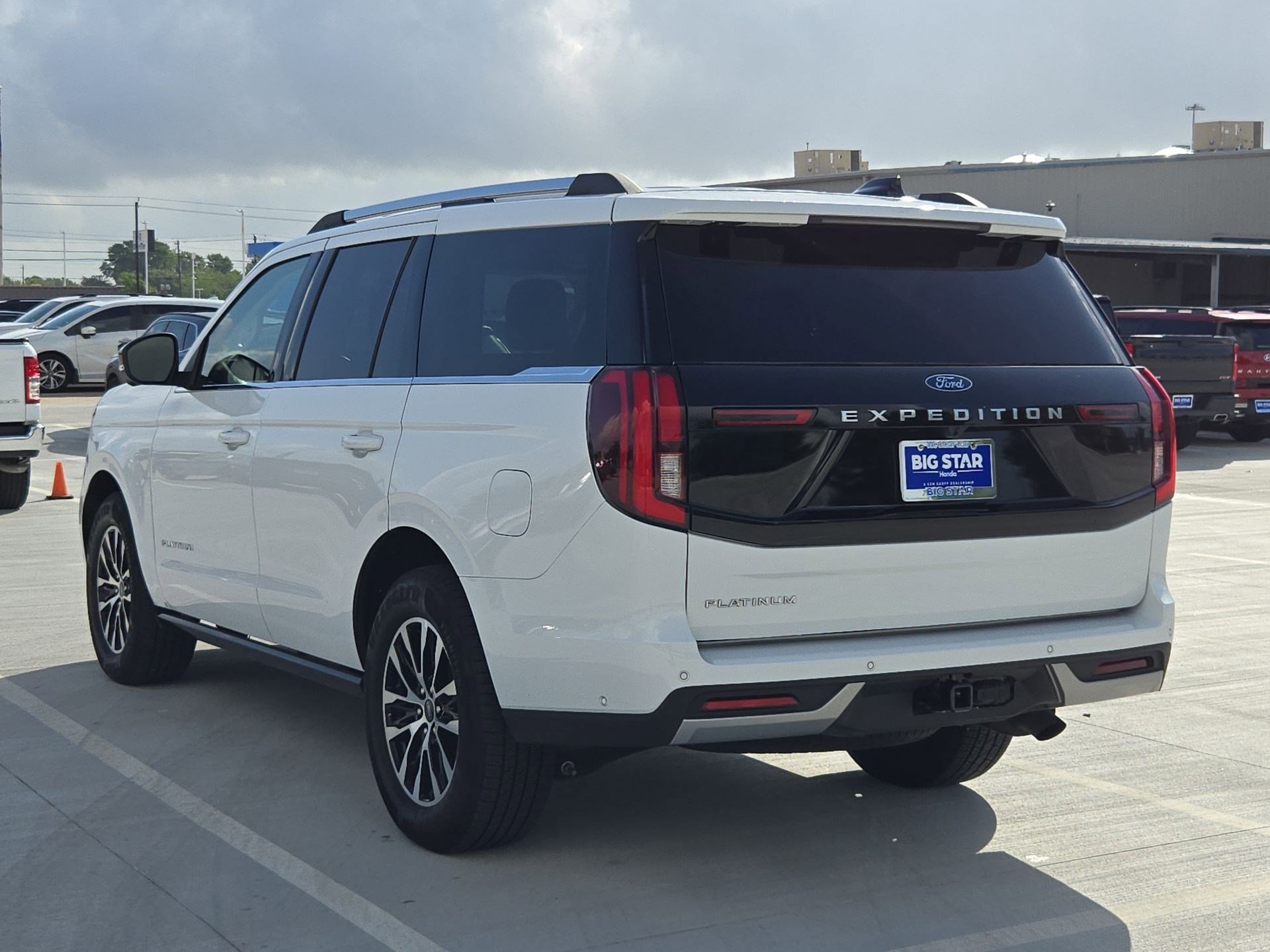Used 2025 Ford Expedition Platinum image 6
