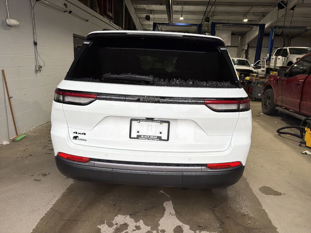 New 2026 Jeep Grand Cherokee Altitude image 6