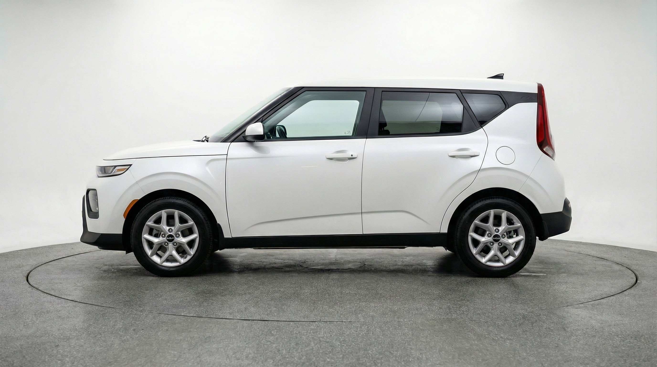 Used 2025 Kia Soul LX w/ LX Technology Package image 5