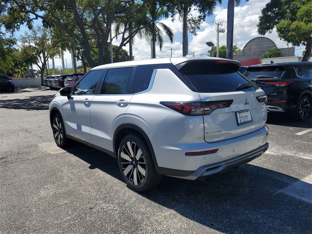 New 2025 Mitsubishi Outlander SE image 5