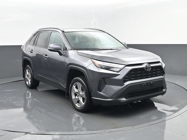 Used 2022 Toyota RAV4 XLE AWD/4WD image 3