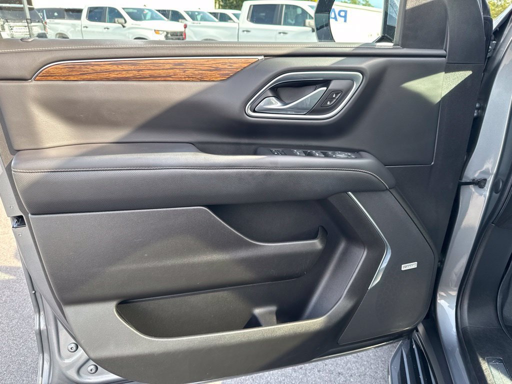 Used 2021 Chevrolet Tahoe Premier w/ Premium Package AWD/4WD image 15