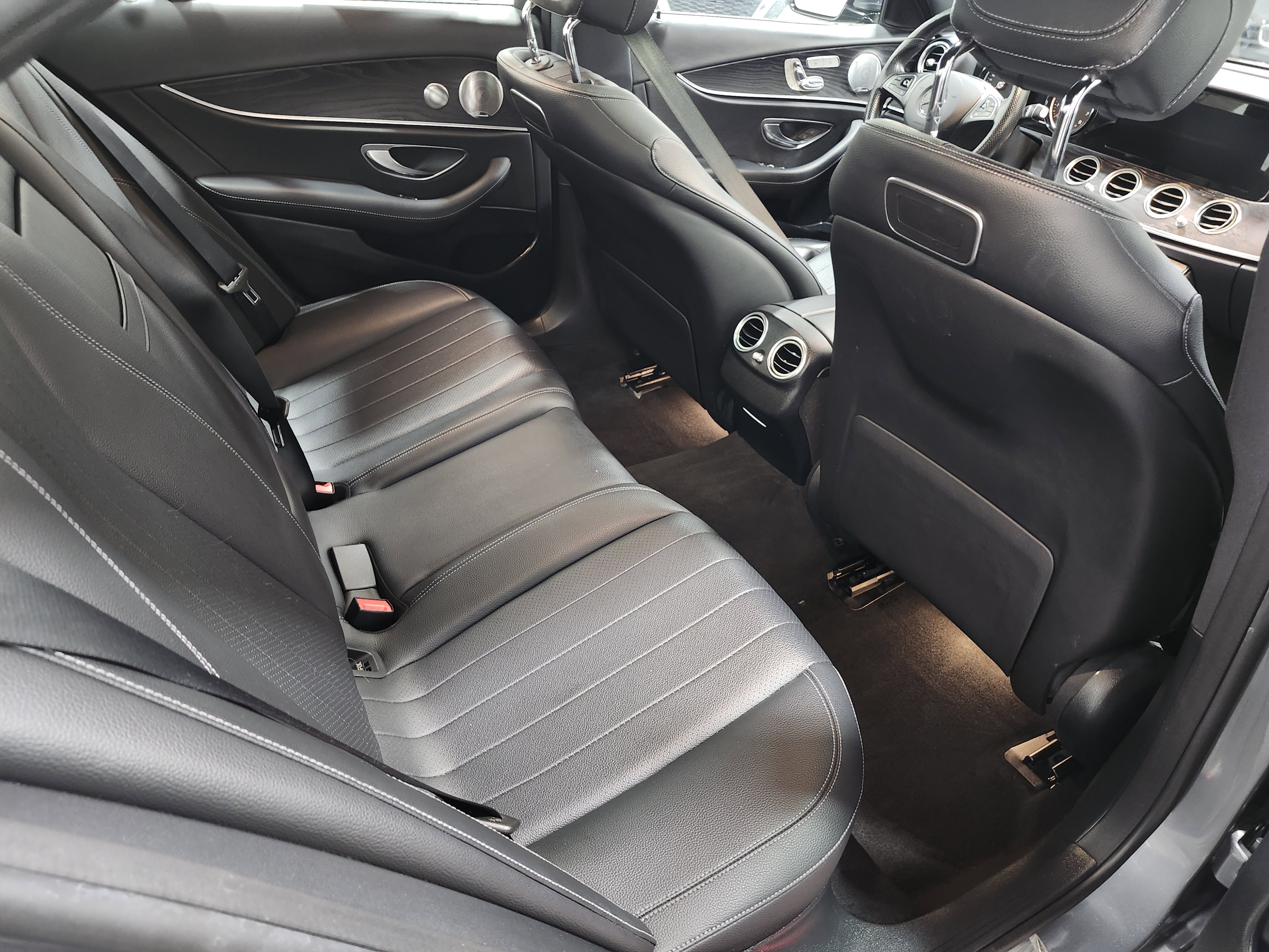 Used 2018 Mercedes-Benz E 400 E 400 w/ Premium 1 Package image 21