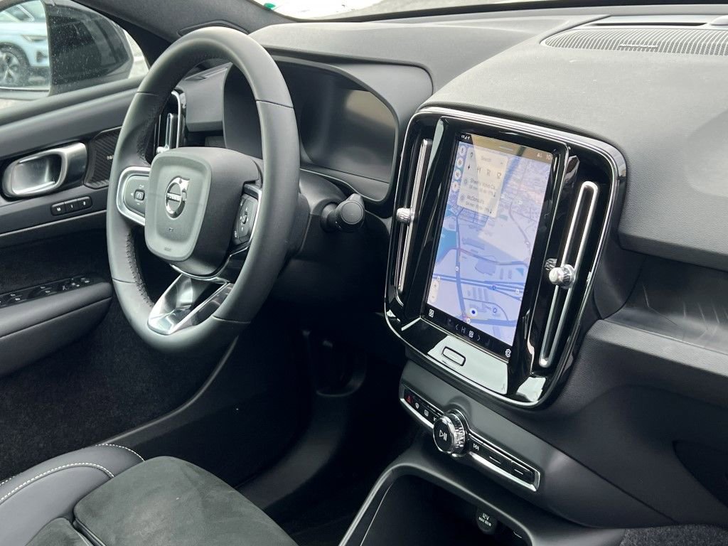 Certified 2023 Volvo C40 P8 Recharge Ultimate image 12
