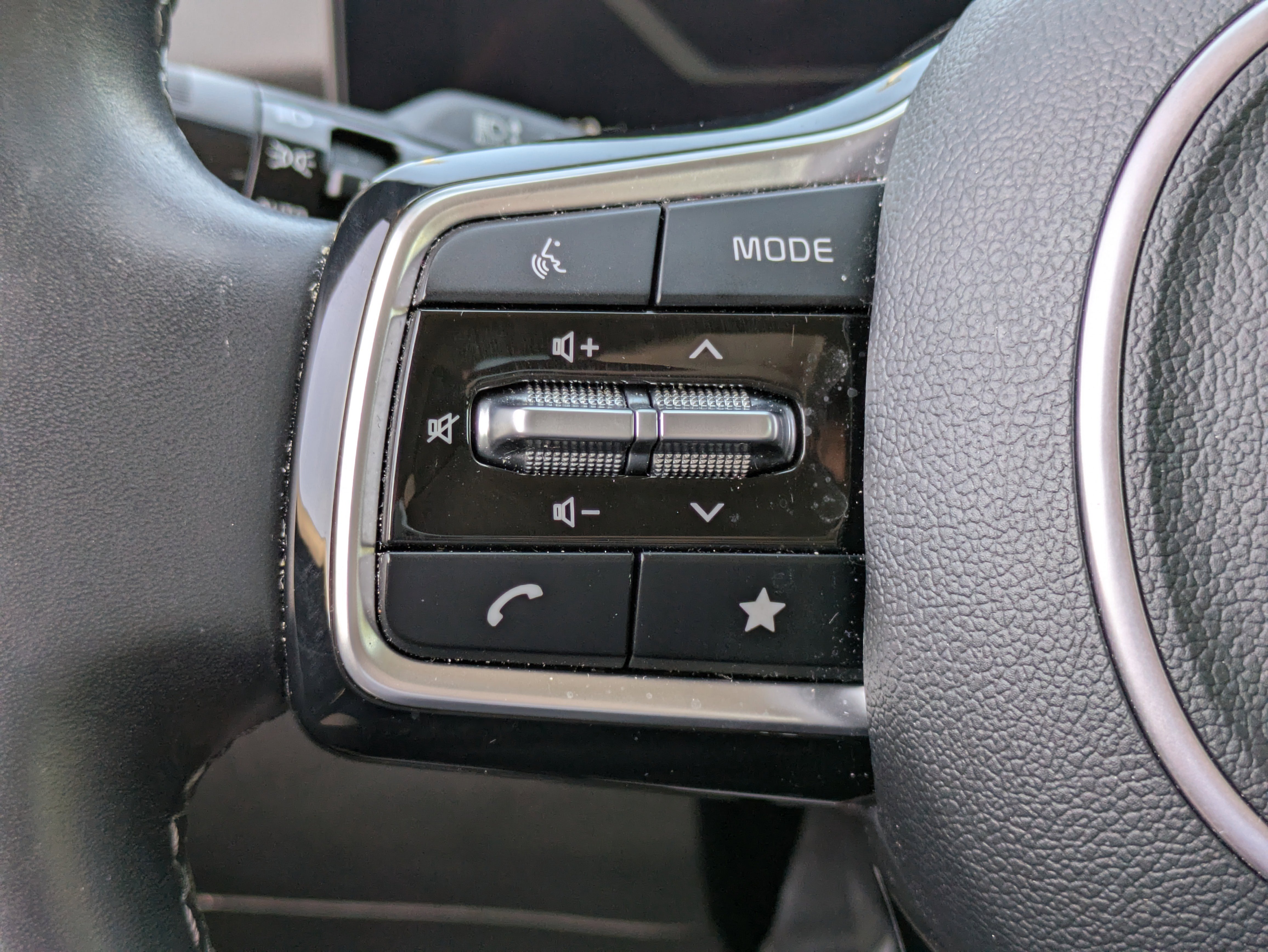 Used 2025 Kia Sorento SX image 25