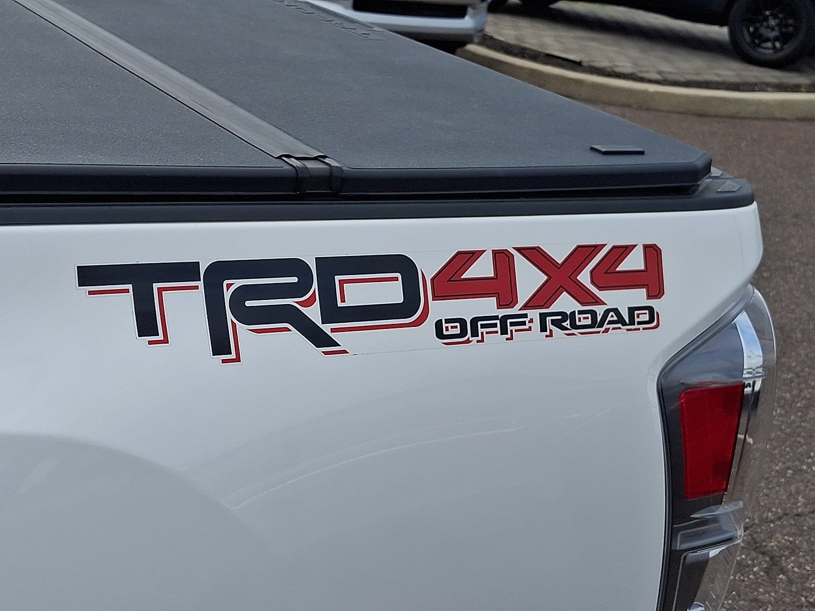 Used 2023 Toyota Tacoma TRD Off-Road w/ Technology Package AWD/4WD image 31