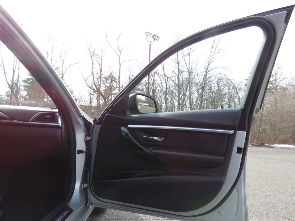 Used 2017 BMW 330i xDrive Sedan image 12