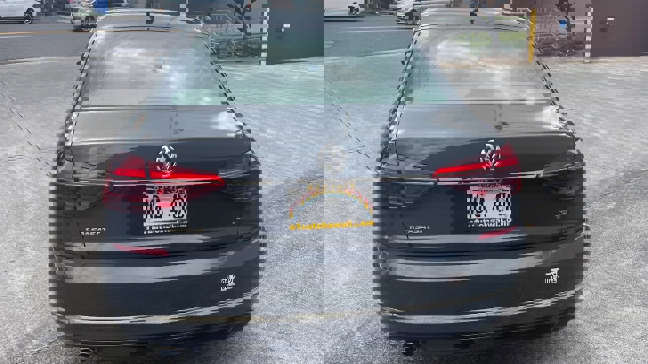 Used 2017 Volkswagen Passat 1.8T R-Line w/ R-Line Lighting Package FWD image 8