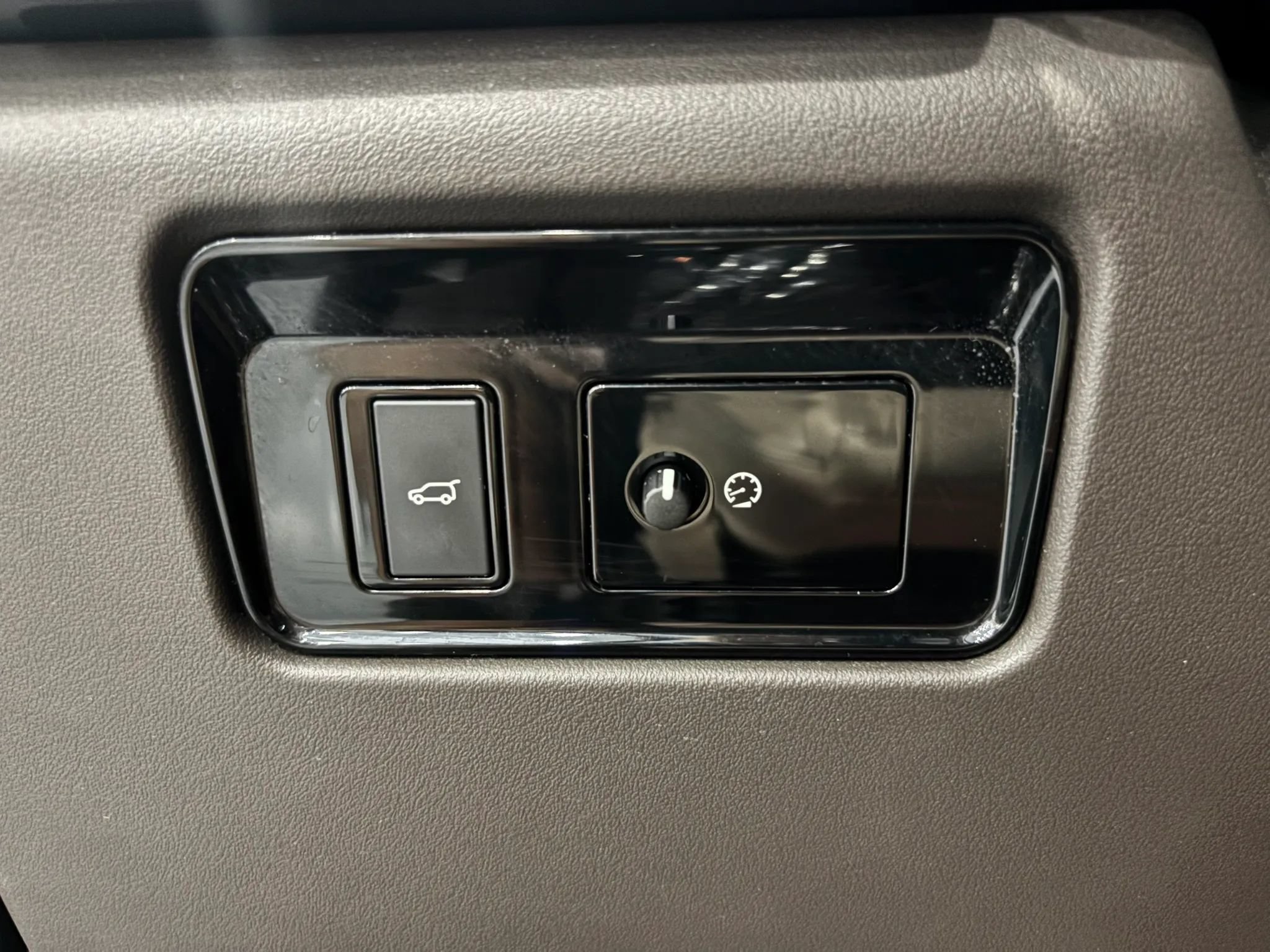Used 2017 Jaguar F-PACE Prestige AWD/4WD image 37