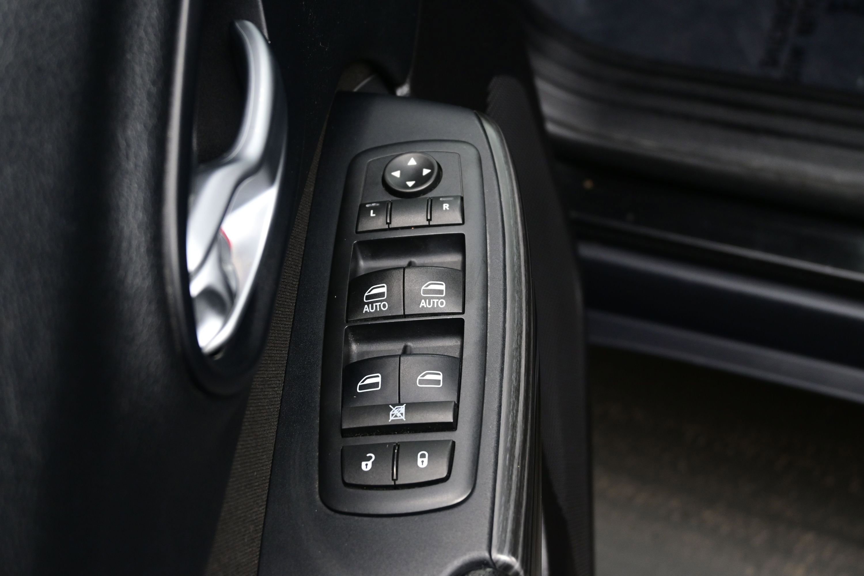 Used 2016 Jeep Cherokee Latitude w/ Comfort/Convenience Group image 10