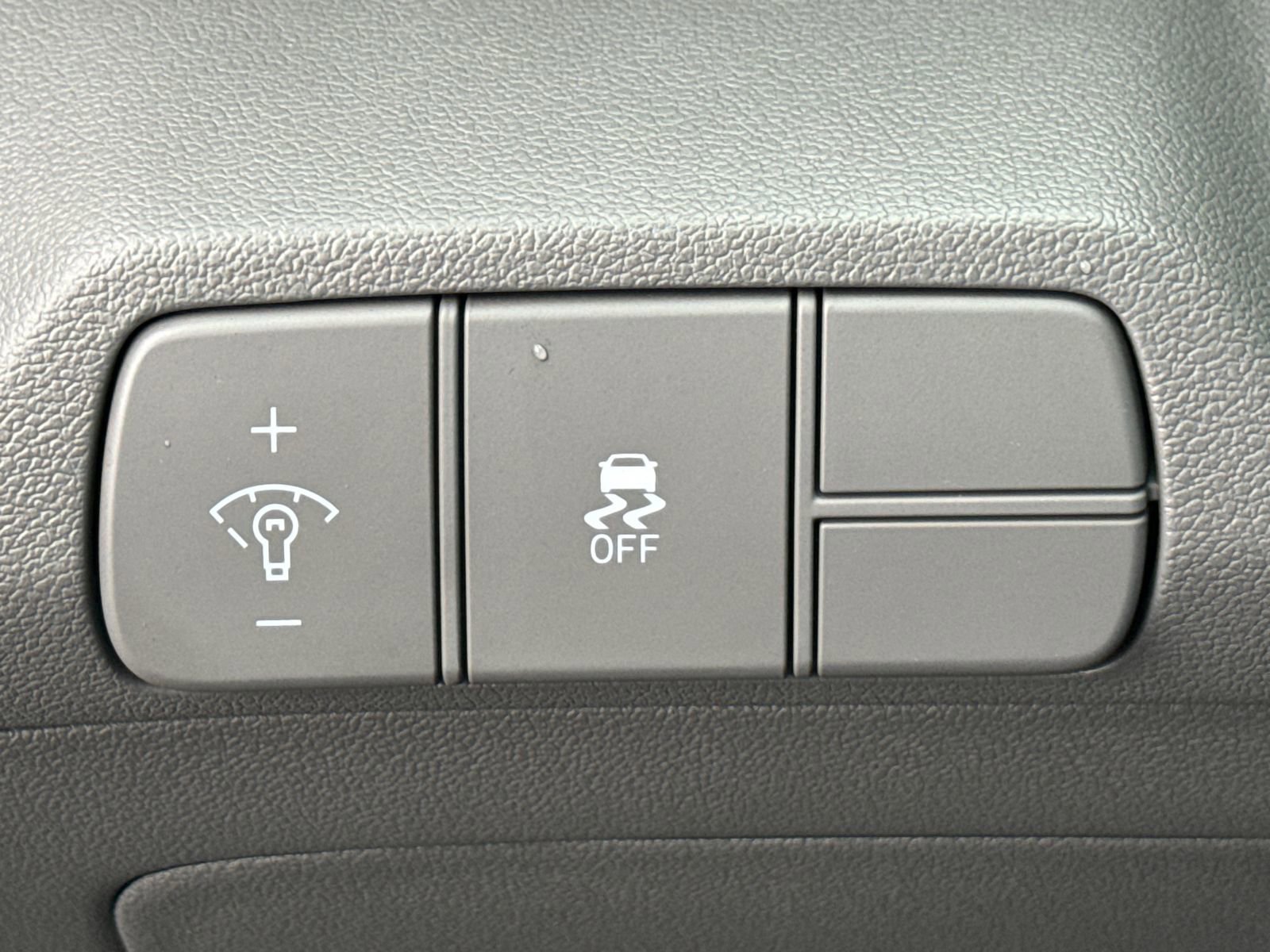 Certified 2025 Hyundai Elantra SEL image 35