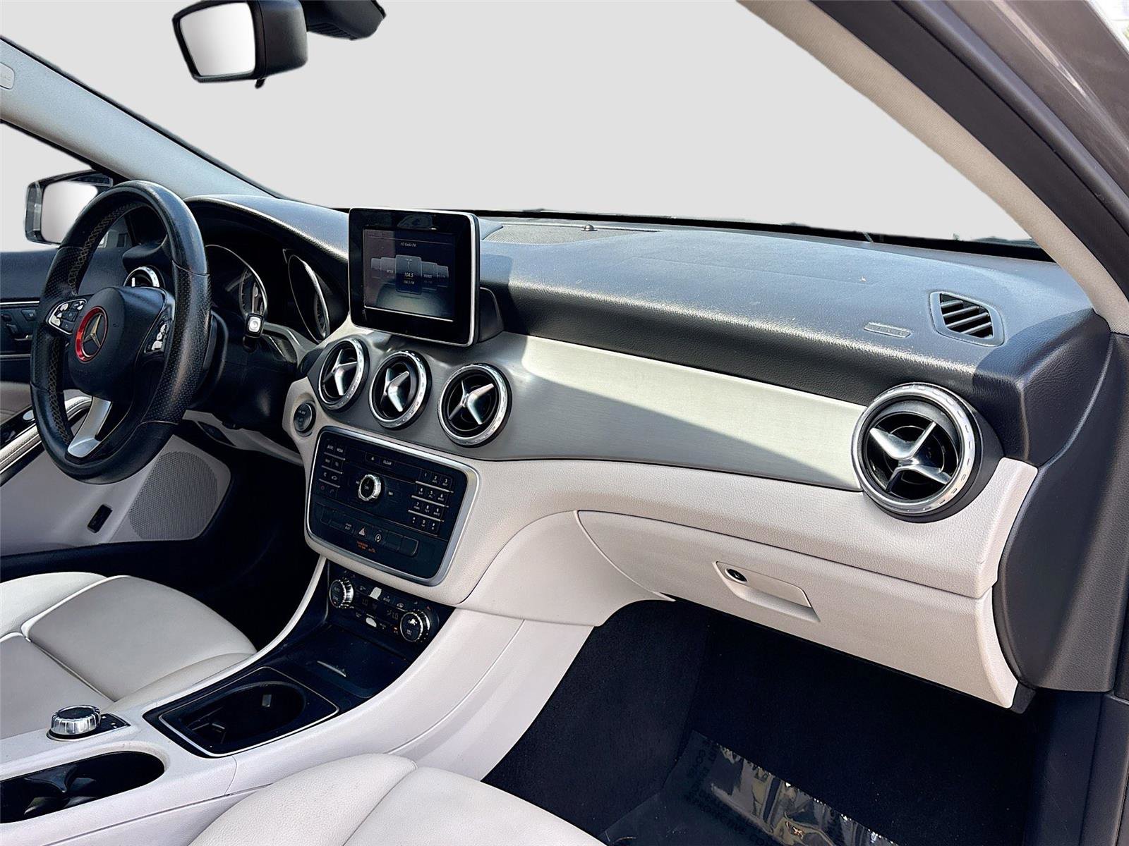 Used 2016 Mercedes-Benz GLA 250 image 27