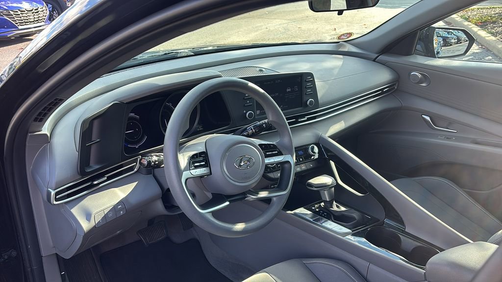 Used 2022 Hyundai Elantra Blue image 23