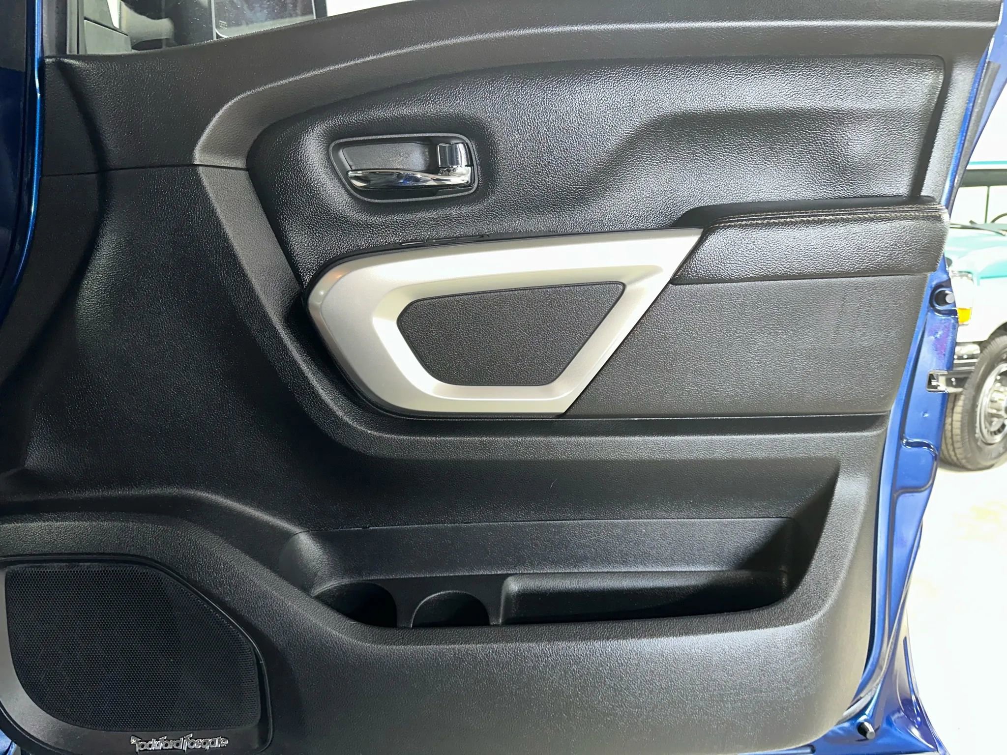 Used 2017 Nissan Titan SL image 32