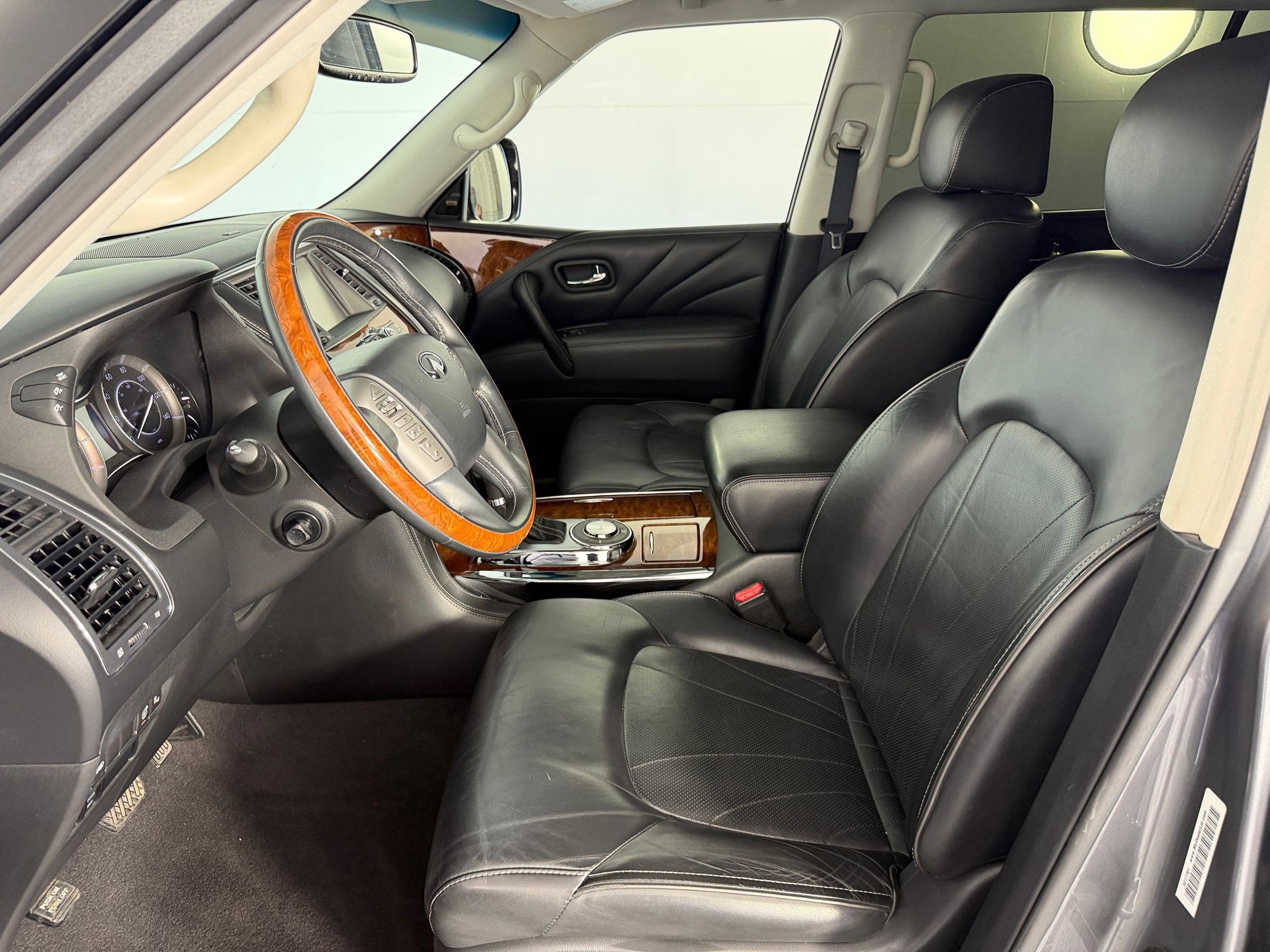 Used 2017 INFINITI QX80 2WD w/ Deluxe Technology Package image 5
