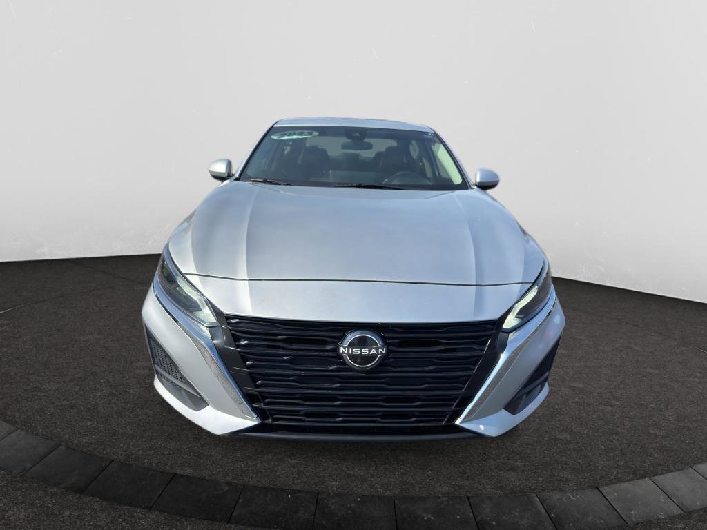 Used 2023 Nissan Altima 2.5 SV w/ SV Premium Package AWD/4WD image 2