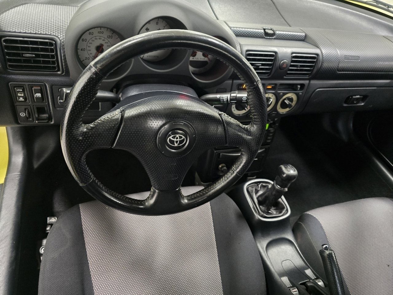 Used 2000 Toyota MR2 Base image 18