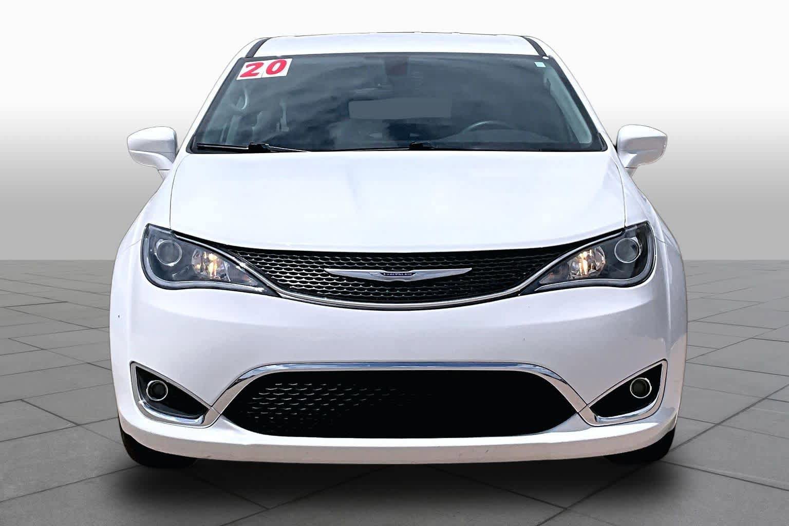 Used 2020 Chrysler Pacifica Touring FWD video 3