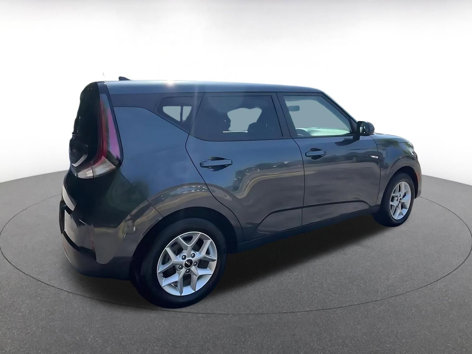 Used 2025 Kia Soul LX w/ LX Technology Package FWD image 15
