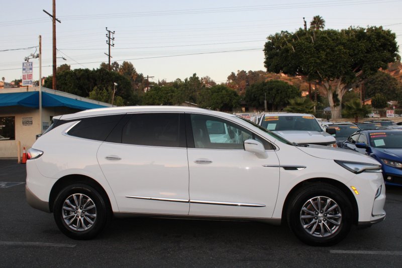 Used 2022 Buick Enclave Essence image 7